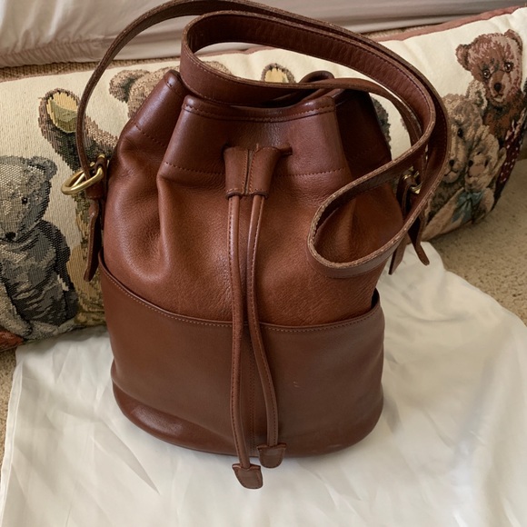 Coach Handbags - 🇱🇷Coach vintage bucket drawstring bag